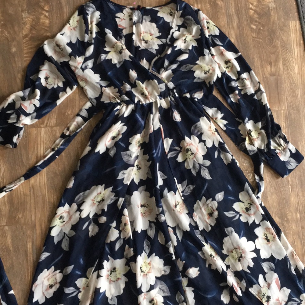 Xtaren Navy Floral Maxi Dress